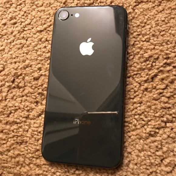 iPhone 8 64gb - Picture 1 of 2